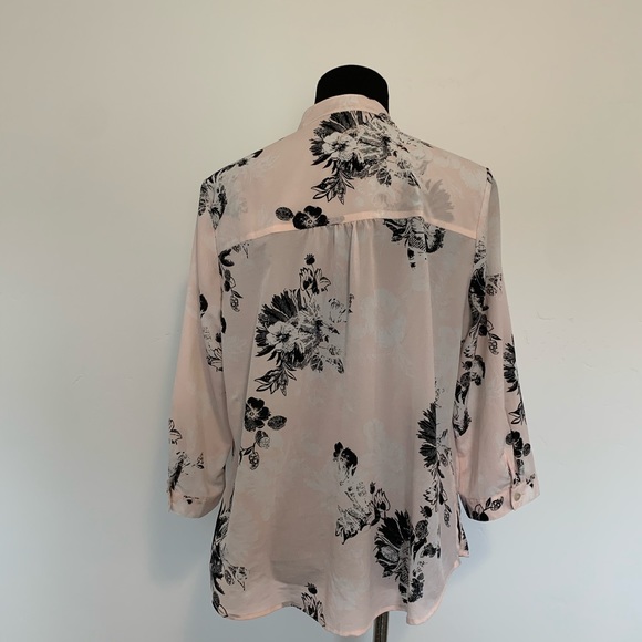 Baby pink floral button up - Picture 4 of 5